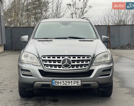 Сірий Мерседес М-Клас, об'ємом двигуна 3 л та пробігом 375 тис. км за 16500 $, фото 6 на Automoto.ua