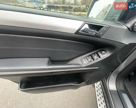 Сірий Мерседес М-Клас, об'ємом двигуна 3 л та пробігом 375 тис. км за 16500 $, фото 19 на Automoto.ua