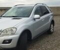 Сірий Мерседес М-Клас, об'ємом двигуна 3 л та пробігом 271 тис. км за 17499 $, фото 1 на Automoto.ua