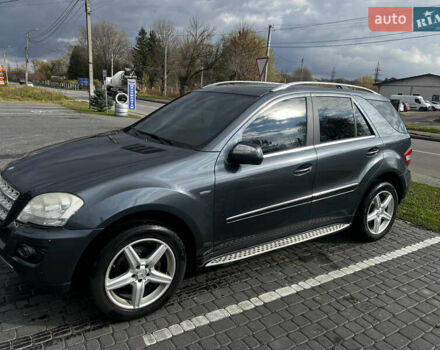 Серый Мерседес М-Класс, объемом двигателя 2.99 л и пробегом 293 тыс. км за 16500 $, фото 4 на Automoto.ua