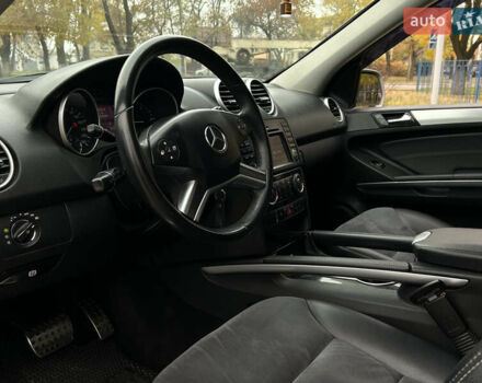 Серый Мерседес М-Класс, объемом двигателя 2.99 л и пробегом 242 тыс. км за 15499 $, фото 8 на Automoto.ua