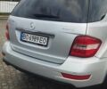 Сірий Мерседес М-Клас, об'ємом двигуна 3 л та пробігом 271 тис. км за 17499 $, фото 5 на Automoto.ua