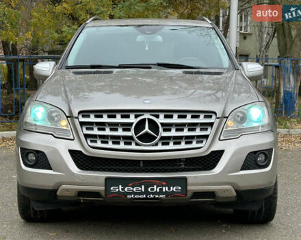 Серый Мерседес М-Класс, объемом двигателя 2.99 л и пробегом 242 тыс. км за 15499 $, фото 1 на Automoto.ua