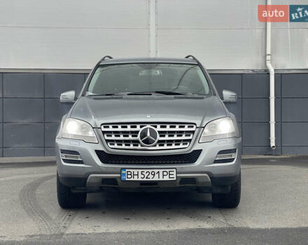 Сірий Мерседес М-Клас, об'ємом двигуна 3 л та пробігом 375 тис. км за 16500 $, фото 1 на Automoto.ua