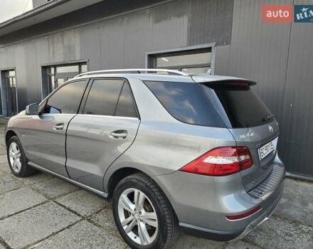 Серый Мерседес М-Класс, объемом двигателя 2.99 л и пробегом 289 тыс. км за 21800 $, фото 4 на Automoto.ua