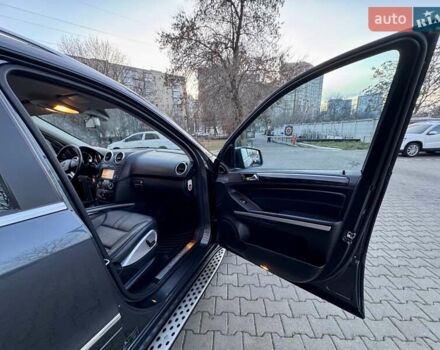 Сірий Мерседес М-Клас, об'ємом двигуна 3.5 л та пробігом 163 тис. км за 14400 $, фото 36 на Automoto.ua