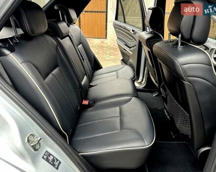 Сірий Мерседес М-Клас, об'ємом двигуна 2.99 л та пробігом 317 тис. км за 15700 $, фото 35 на Automoto.ua