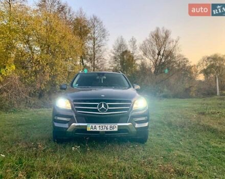 Серый Мерседес М-Класс, объемом двигателя 2.99 л и пробегом 209 тыс. км за 20700 $, фото 2 на Automoto.ua