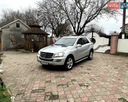 Сірий Мерседес М-Клас, об'ємом двигуна 2.99 л та пробігом 317 тис. км за 15700 $, фото 4 на Automoto.ua