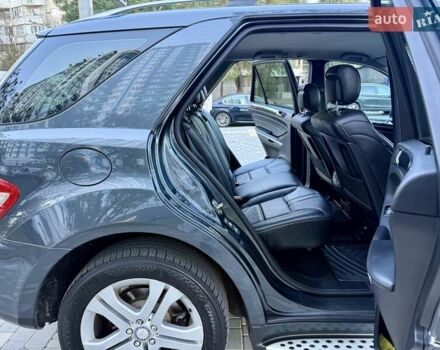 Мерседес М-Класс 2011 в Одессе на Automoto.ua Серый Мерседес М-Класс, объемом двигателя 3.5 л и пробегом 163 тыс. км за 13900 $, фото 60 на Automoto.ua