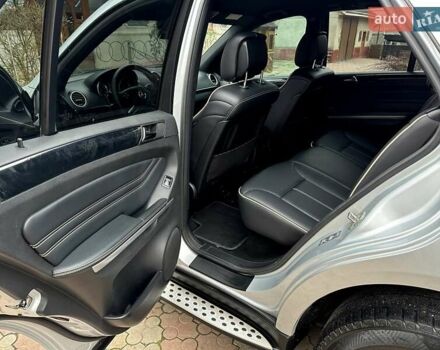 Сірий Мерседес М-Клас, об'ємом двигуна 2.99 л та пробігом 317 тис. км за 15700 $, фото 31 на Automoto.ua