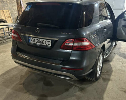 Сірий Мерседес М-Клас, об'ємом двигуна 3 л та пробігом 240 тис. км за 23500 $, фото 3 на Automoto.ua