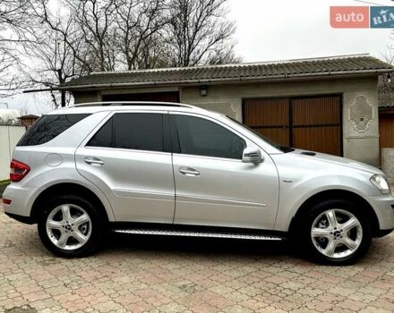 Сірий Мерседес М-Клас, об'ємом двигуна 2.99 л та пробігом 317 тис. км за 15700 $, фото 12 на Automoto.ua