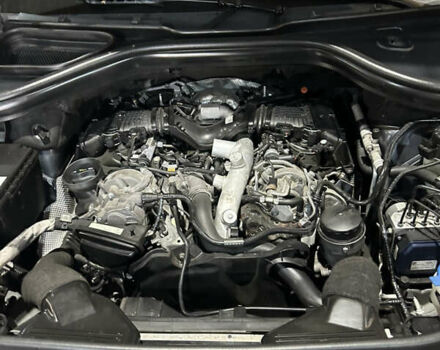 Сірий Мерседес М-Клас, об'ємом двигуна 3 л та пробігом 240 тис. км за 23500 $, фото 5 на Automoto.ua