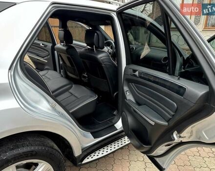 Сірий Мерседес М-Клас, об'ємом двигуна 2.99 л та пробігом 317 тис. км за 15700 $, фото 34 на Automoto.ua