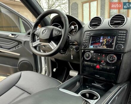 Сірий Мерседес М-Клас, об'ємом двигуна 2.99 л та пробігом 317 тис. км за 15700 $, фото 38 на Automoto.ua