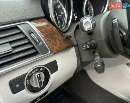 Серый Мерседес М-Класс, объемом двигателя 2.99 л и пробегом 240 тыс. км за 18700 $, фото 13 на Automoto.ua