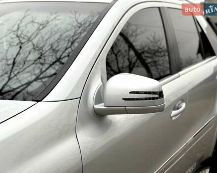 Сірий Мерседес М-Клас, об'ємом двигуна 2.99 л та пробігом 317 тис. км за 15700 $, фото 73 на Automoto.ua