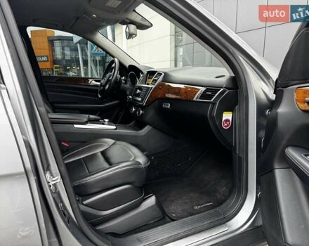 Сірий Мерседес М-Клас, об'ємом двигуна 2.14 л та пробігом 214 тис. км за 21900 $, фото 13 на Automoto.ua