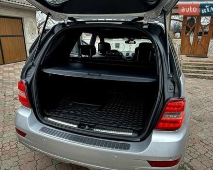 Сірий Мерседес М-Клас, об'ємом двигуна 2.99 л та пробігом 317 тис. км за 15700 $, фото 32 на Automoto.ua