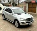Сірий Мерседес М-Клас, об'ємом двигуна 2.99 л та пробігом 317 тис. км за 15700 $, фото 9 на Automoto.ua