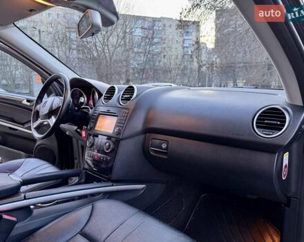 Сірий Мерседес М-Клас, об'ємом двигуна 3.5 л та пробігом 163 тис. км за 14400 $, фото 38 на Automoto.ua