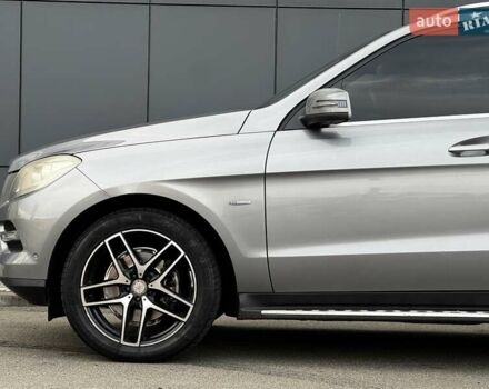 Серый Мерседес М-Класс, объемом двигателя 2.14 л и пробегом 214 тыс. км за 19000 $, фото 4 на Automoto.ua