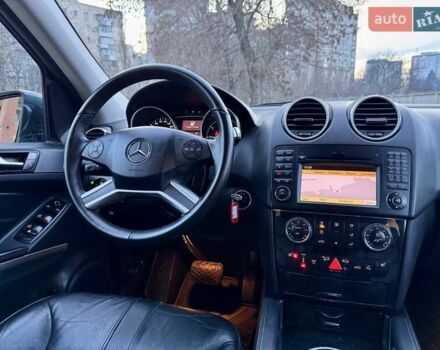 Сірий Мерседес М-Клас, об'ємом двигуна 3.5 л та пробігом 163 тис. км за 14400 $, фото 64 на Automoto.ua