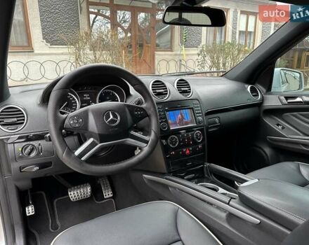 Сірий Мерседес М-Клас, об'ємом двигуна 2.99 л та пробігом 317 тис. км за 15700 $, фото 54 на Automoto.ua