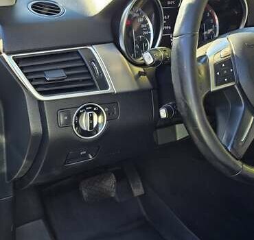 Сірий Мерседес М-Клас, об'ємом двигуна 2.14 л та пробігом 217 тис. км за 19000 $, фото 9 на Automoto.ua