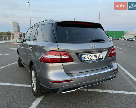 Серый Мерседес М-Класс, объемом двигателя 2.2 л и пробегом 277 тыс. км за 20000 $, фото 4 на Automoto.ua