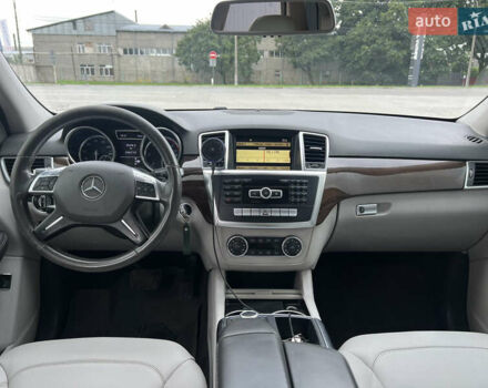Серый Мерседес М-Класс, объемом двигателя 2.99 л и пробегом 332 тыс. км за 16800 $, фото 7 на Automoto.ua