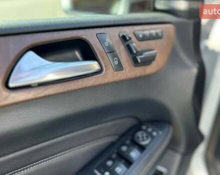 Серый Мерседес М-Класс, объемом двигателя 2.99 л и пробегом 220 тыс. км за 25000 $, фото 7 на Automoto.ua