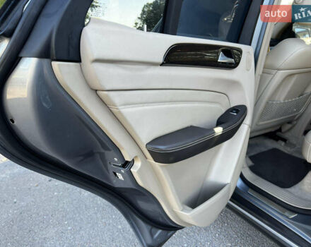 Сірий Мерседес М-Клас, об'ємом двигуна 2.99 л та пробігом 259 тис. км за 21300 $, фото 20 на Automoto.ua