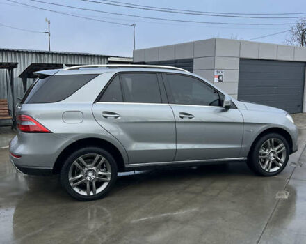 Серый Мерседес М-Класс, объемом двигателя 2.99 л и пробегом 335 тыс. км за 18900 $, фото 9 на Automoto.ua