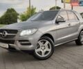 Сірий Мерседес М-Клас, об'ємом двигуна 3 л та пробігом 331 тис. км за 21777 $, фото 1 на Automoto.ua