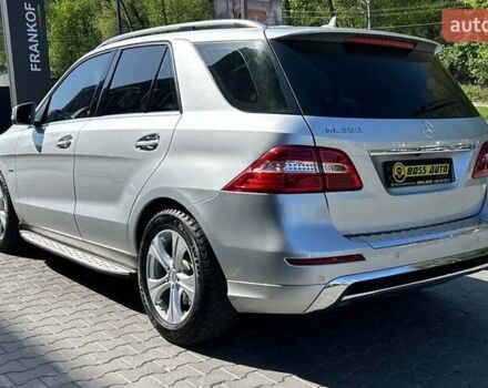 Серый Мерседес М-Класс, объемом двигателя 2.99 л и пробегом 220 тыс. км за 25000 $, фото 3 на Automoto.ua