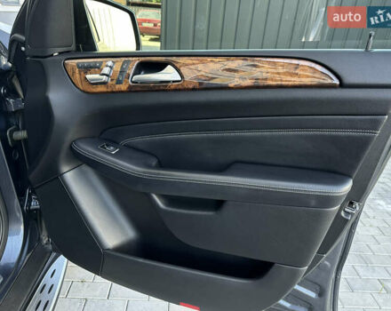 Серый Мерседес М-Класс, объемом двигателя 2.99 л и пробегом 245 тыс. км за 18999 $, фото 39 на Automoto.ua