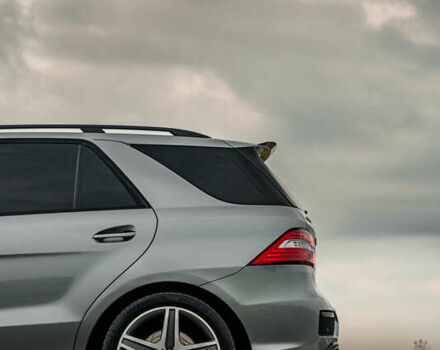 Сірий Мерседес М-Клас, об'ємом двигуна 5.46 л та пробігом 203 тис. км за 55000 $, фото 23 на Automoto.ua