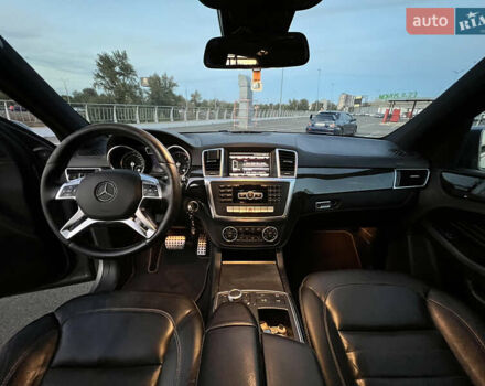 Серый Мерседес М-Класс, объемом двигателя 2.2 л и пробегом 277 тыс. км за 20000 $, фото 21 на Automoto.ua