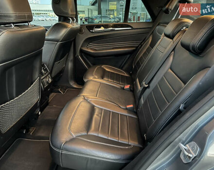 Серый Мерседес М-Класс, объемом двигателя 2.2 л и пробегом 277 тыс. км за 20000 $, фото 19 на Automoto.ua