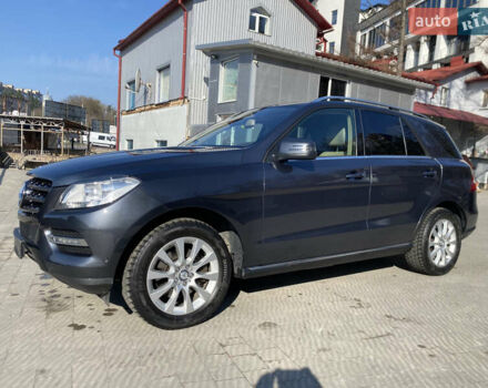 Сірий Мерседес М-Клас, об'ємом двигуна 2.99 л та пробігом 375 тис. км за 20000 $, фото 1 на Automoto.ua