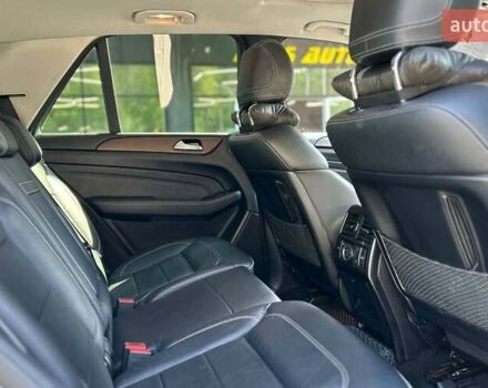 Серый Мерседес М-Класс, объемом двигателя 2.99 л и пробегом 220 тыс. км за 25000 $, фото 17 на Automoto.ua