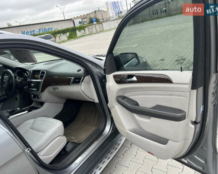 Серый Мерседес М-Класс, объемом двигателя 2.99 л и пробегом 332 тыс. км за 16800 $, фото 9 на Automoto.ua