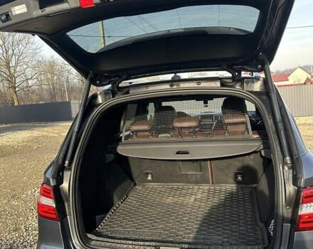 Серый Мерседес М-Класс, объемом двигателя 2.99 л и пробегом 238 тыс. км за 20500 $, фото 2 на Automoto.ua