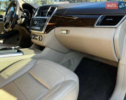 Сірий Мерседес М-Клас, об'ємом двигуна 2.99 л та пробігом 259 тис. км за 21300 $, фото 32 на Automoto.ua