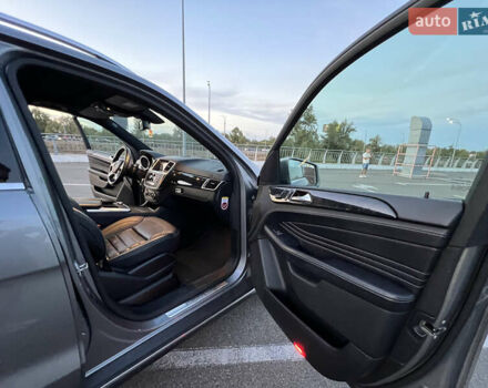 Серый Мерседес М-Класс, объемом двигателя 2.2 л и пробегом 277 тыс. км за 20000 $, фото 14 на Automoto.ua