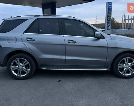 Серый Мерседес М-Класс, объемом двигателя 2.99 л и пробегом 341 тыс. км за 18300 $, фото 7 на Automoto.ua