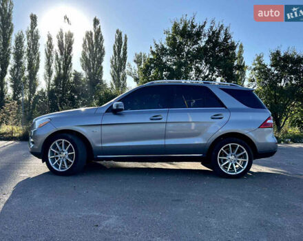 Сірий Мерседес М-Клас, об'ємом двигуна 2.99 л та пробігом 259 тис. км за 21300 $, фото 2 на Automoto.ua