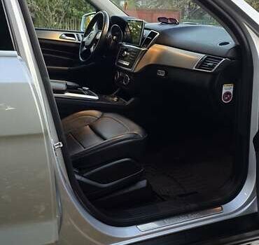 Сірий Мерседес М-Клас, об'ємом двигуна 2.14 л та пробігом 217 тис. км за 19000 $, фото 7 на Automoto.ua